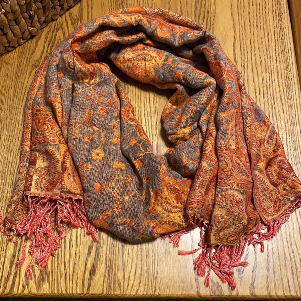 Patterned scarf